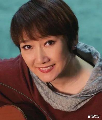 姚晨▲王刚是她前夫,她经历两段婚姻却不愿生子,年过六旬仍不婚不育