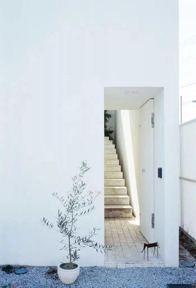 他用4年造18平“豪宅”送妻子，什么都有，网友：好羡慕