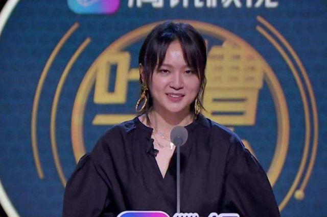 【周笔畅】34岁的周笔畅被人说整容，她在吐槽大会笑谈，时尚穿着让人看不懂