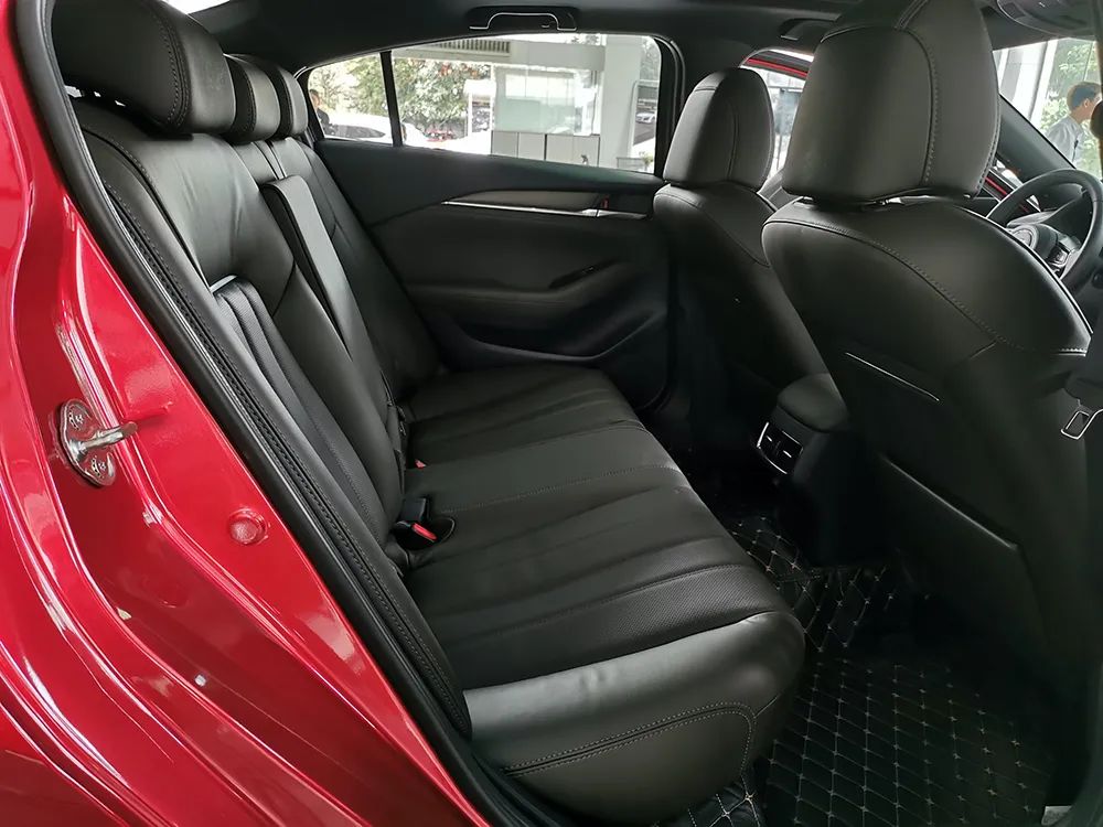 【法系车】20万落地，探店对比雅阁、凯美瑞、天籁、阿特兹，有啥优缺点？