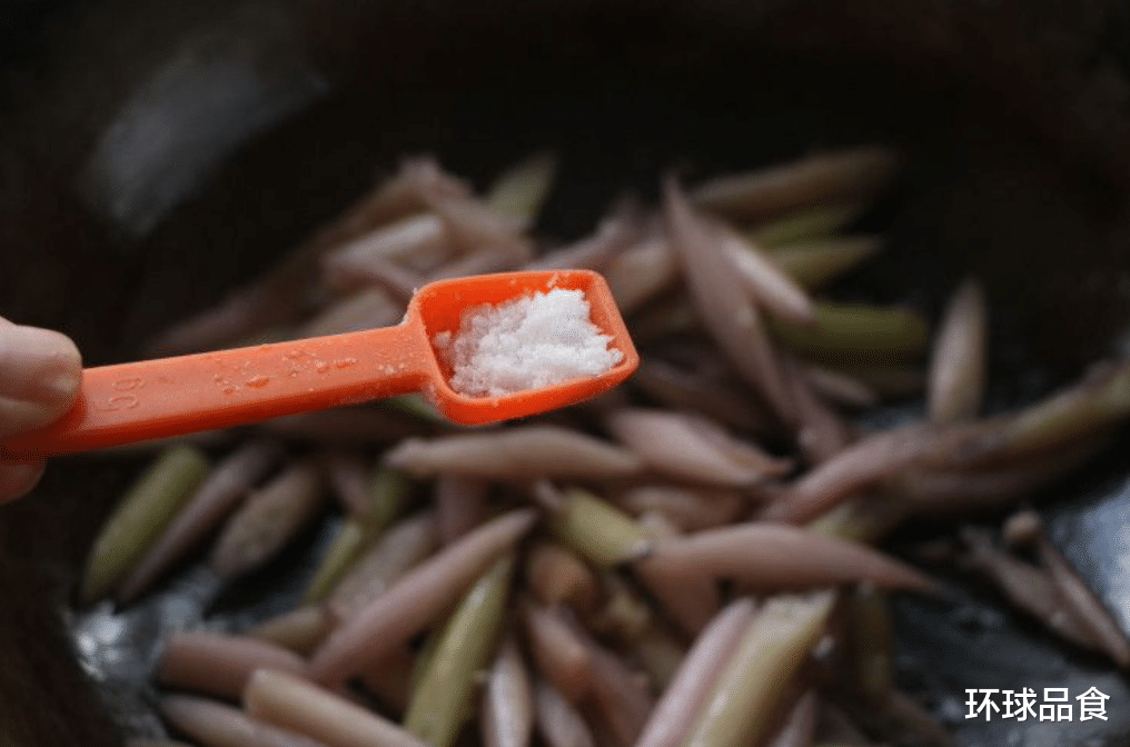 |真正“刮油第一菜”发现了，每天炒一盘，刮油清肠，不懂吃可惜了