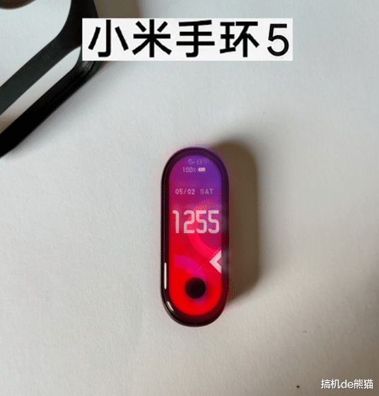 「苹果」小米手环5真机曝光，没有采用打孔屏，屏幕变大功能和续航加强