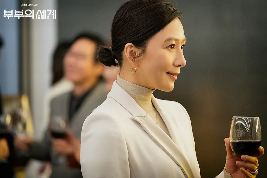 『夫妻的世界』韩剧《夫妻的世界》剧情又反转，我承认我想弃剧了