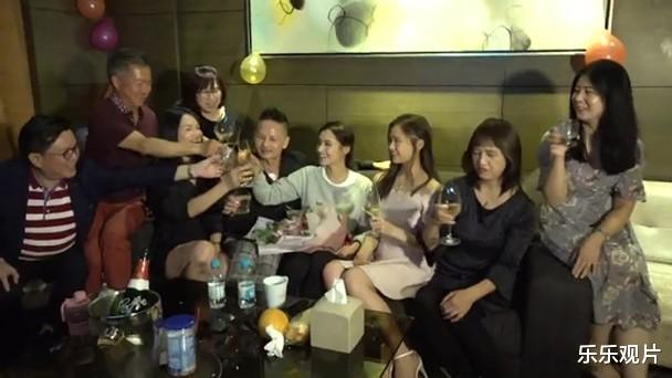 2020港姐冠軍謝嘉怡真實身材曝光：回酒店獲得父親香檳慶祝-圖10