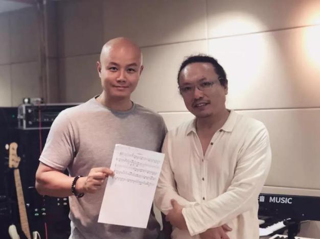 |乐嘉晒出自己住的房子，生活仿佛毫无追求，家里连家具也不多见