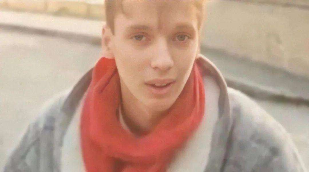 #塞尔维亚#塞尔维亚总统年轻照火了，看清妻子的长相后，女网友：瞬间死心了！