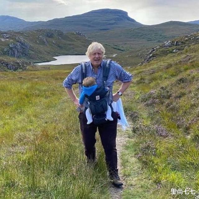 发型|英国首相携子度假！梅根同款抱娃姿势抢镜，32岁妻换发型不敢认