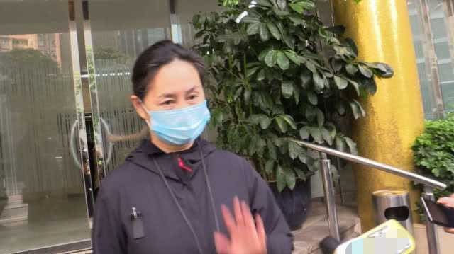 何超琼▲何超琼强忍丧父之痛憔悴现身会议，接下来她将在董事会与四太正面对决