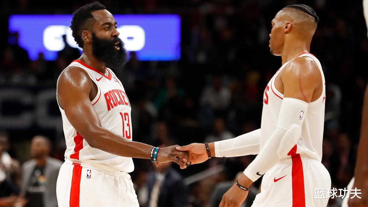 詹姆斯·哈登:仅89天 哈登威少变化巨大 一个壮如字母哥秀肌肉 一个瘦如流浪汉 藏危机