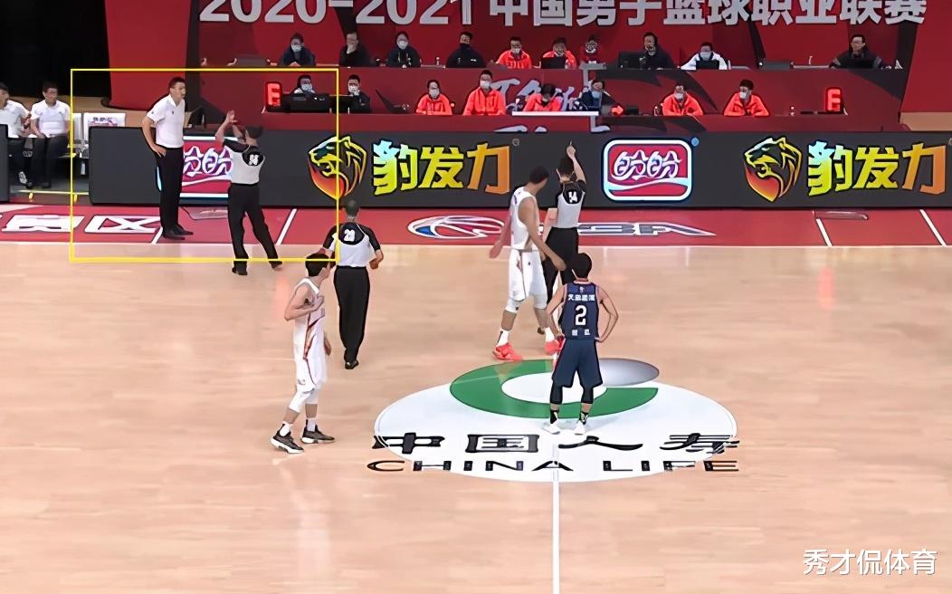 杜锋|冤家路窄！杜锋2年2次被驱逐，都是54号和56号裁判联合出手