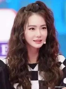 发型▲女人不管多大年纪，这3款显老发型千万别留，不仅像大妈还伤发