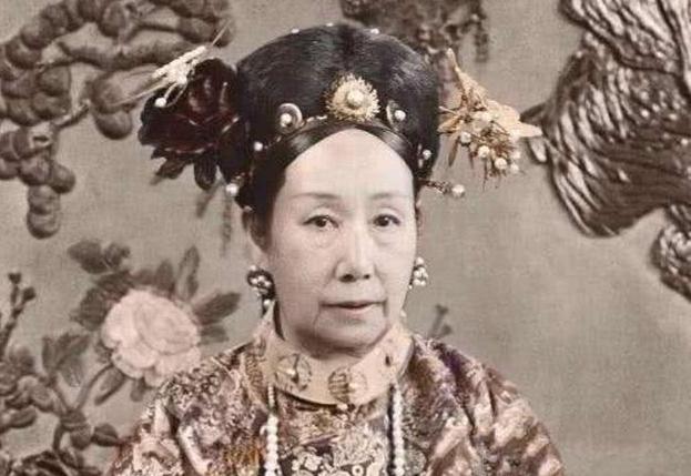 「慈禧太后」我国历史上3大罪人，导致我国倒退百年险些灭亡，第一个最为可恨