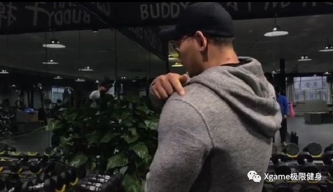 鹿晨辉|一组硬照告诉你，“中国第一围度”到底有多牛！