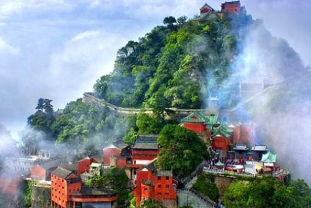 [武当山]中国3座“武”开头的山，都是5A级景区，其中一个年赚52亿元
