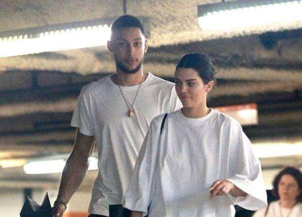 [西蒙斯]西蒙斯又被绿，这次还是自己好兄弟，詹娜：和谁发生关系是我自由