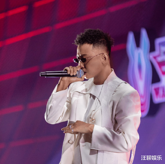 中国新说唱|中国新说唱：四年来最炸裂的舞台表演，同时也是最愚蠢的赛制
