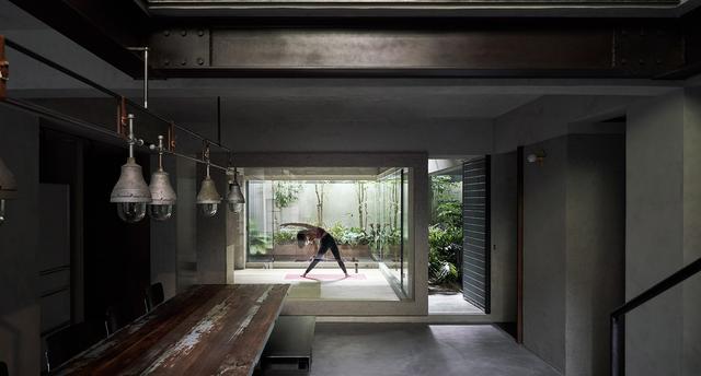 设计师|设计师巧用天井，原本闲置40年的地下室，硬被爆改成庭院别墅