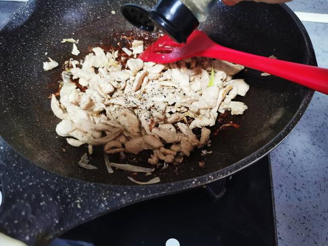 「西兰花」关晓彤晒出减肥食谱，全是妈妈亲自搭配，难怪个高还那么瘦，服气