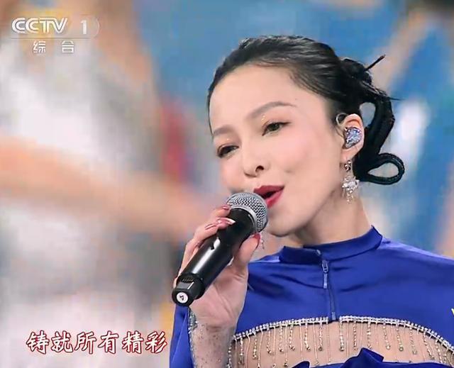 迪丽热巴|国庆晚会怼脸拍：唐嫣苹果肌抢镜，热巴脸变长，关晓彤状态最好