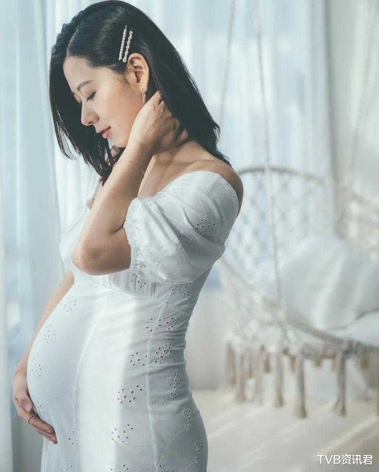 恭喜！香港知名女星順利產女宣佈榮升人母，感動淚目：我當媽媽瞭-圖4