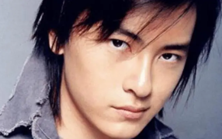 肖战|一手好牌被亲手打烂的四位男星，肖战蒋劲夫太可惜，他彻底在娱乐圈消失！