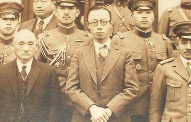 溥仪|溥仪为何失去生育能力?看看他小时候,都经历了什么?