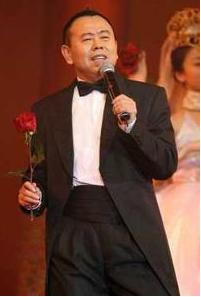 「潘长江」在女厕所居住8年时间，当红时嫌弃妻女，潘长江不为人知的一面