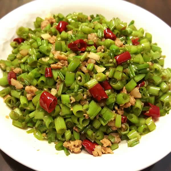 五花肉▲夏天最爱这菜，每天炒一盘，简单易学，清爽可口，不吃就亏了