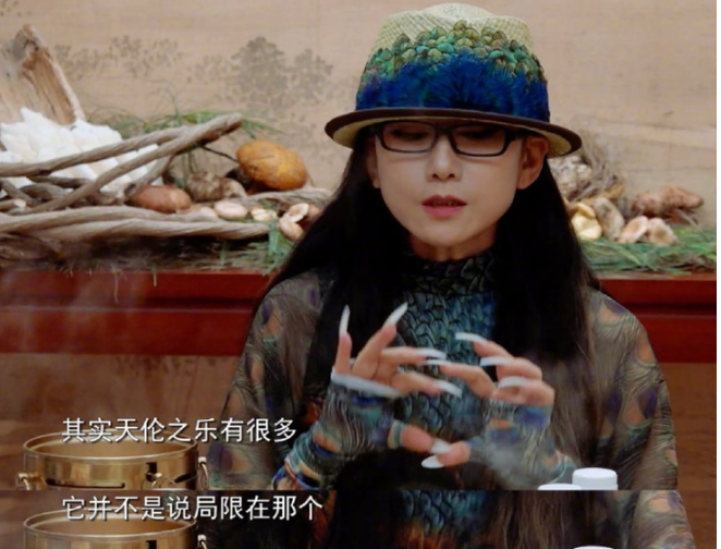 杨丽萍|他是“男版杨丽萍”,除了跳舞连衣服都不会洗,年入千万无人敢嫁