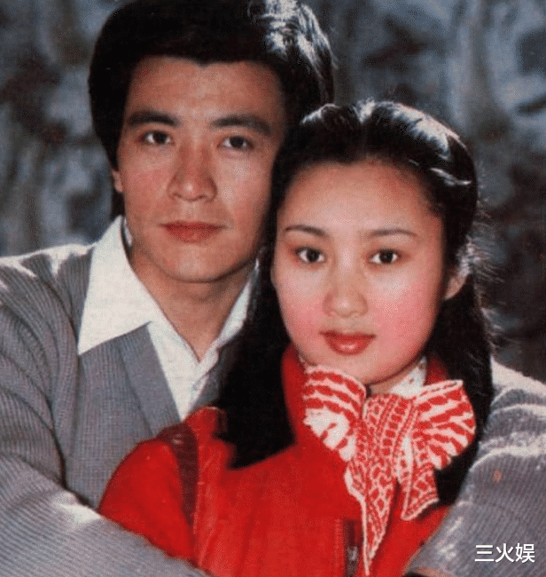 #张铁林#曾比张丰毅张铁林还红，妻子离世后淡出娱乐圈，今64岁成大学教授