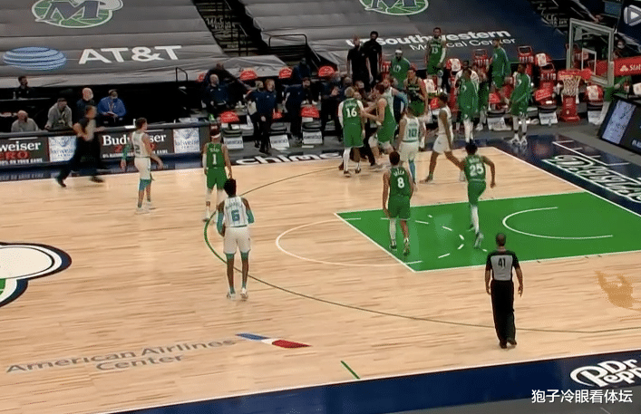 曼联|双双驱逐！开赛至今最火爆冲突 第一武将挑战兄弟俩 队友捂嘴偷笑