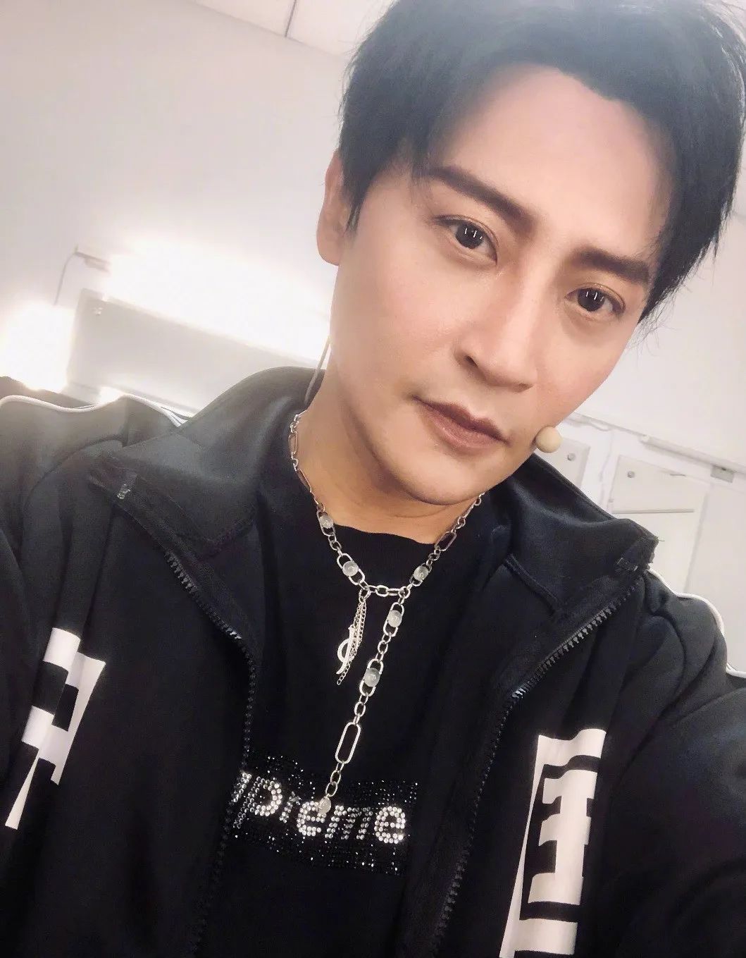 翡翠|陈志朋持续引热议，他戴的翡翠更令人惊艳，款款尽显品味