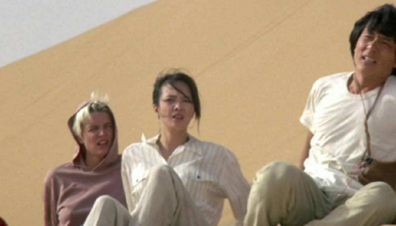 [电影]她在电影中被扯掉浴巾，还打了成龙，拍了一部戏就退出娱乐圈