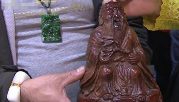 「江山多娇」20年前男子用和田玉换竹根雕,和田玉卖了150万,男子心慌去鉴宝