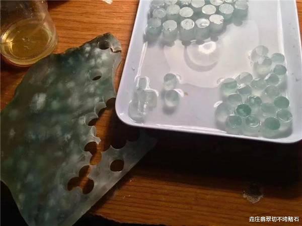 橄榄核■这才叫价值不菲！买翡翠原石就该买这样的！