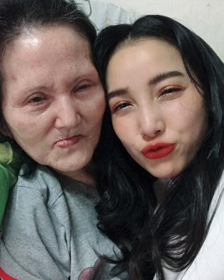 |哥哥是自己的生父，女星自曝混乱家庭关系，长期被生父“吸血”