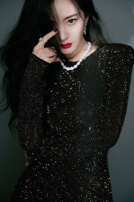 杨幂|《暴风眼》主题曲公开,杨幂新戏不断,搭档陈伟霆许凯张彬彬