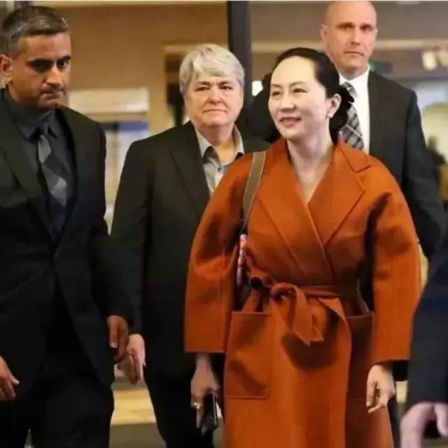孟晚舟■“华为大公主”再上法庭,除老公外还有1人作陪,让任正非很放心