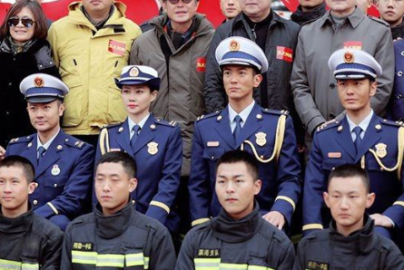 杜江|黄晓明身高1米79，杜江身高1米80，两人站一起暴露真实身高