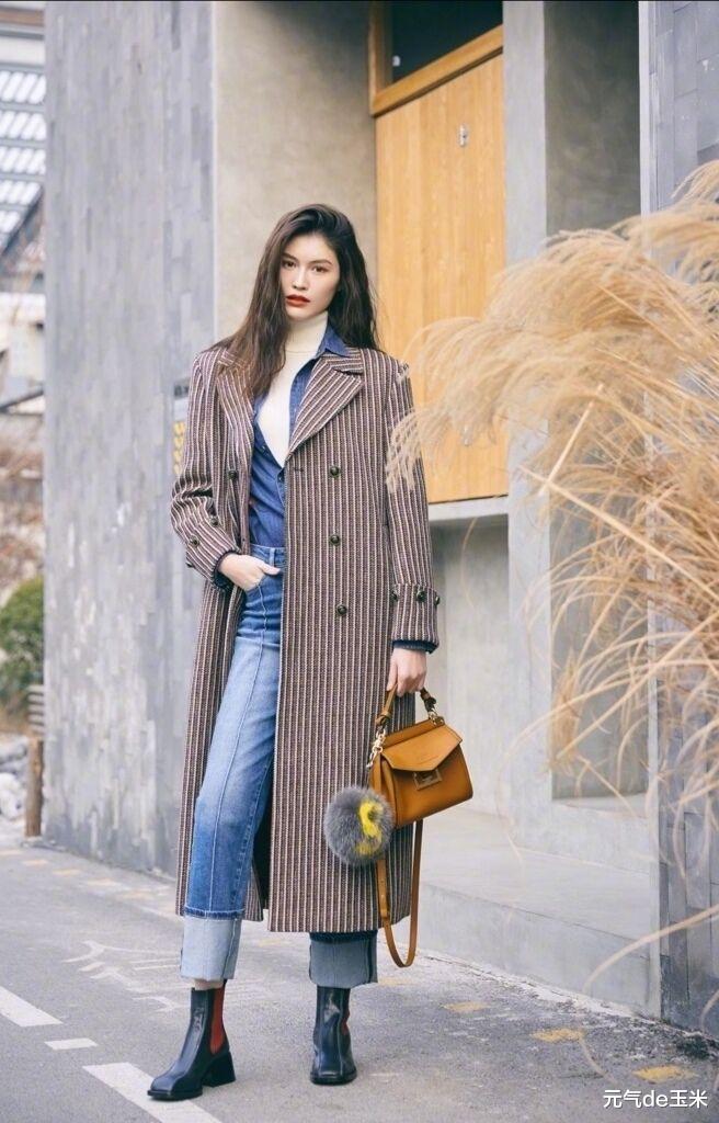 穿衣搭配|女人只会穿大衣也不行，选对“内搭”同样重要，6款搭配时髦过秋