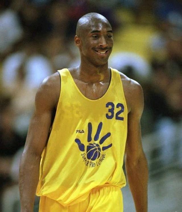 『中国男篮』在科比头上砍30分!曾是中国男篮一哥,如今50岁的他现状如何?