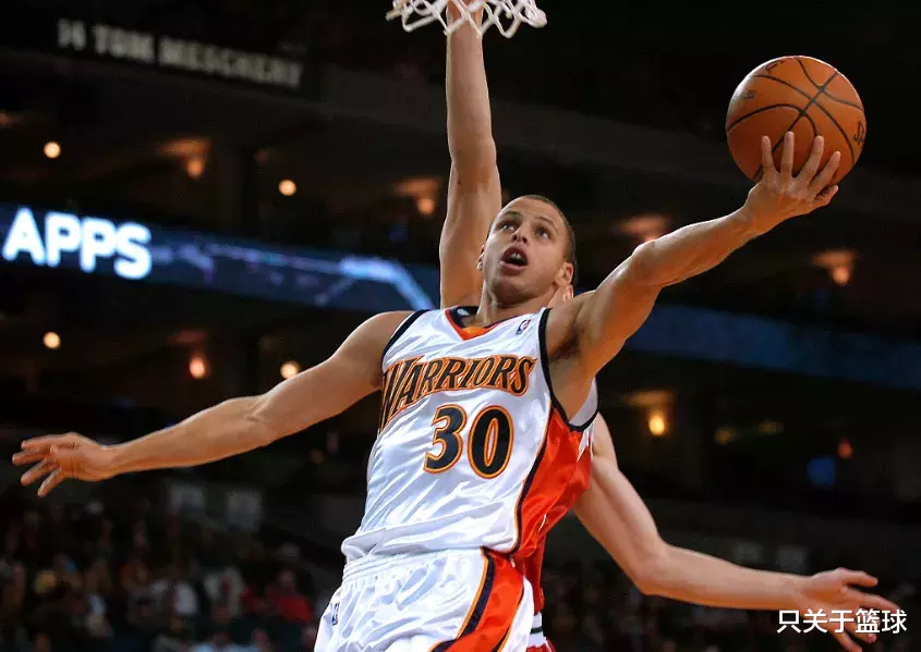 斯蒂芬·库里■西蒙斯一项数据比肩奥尼尔也太强了；森林狼连选两个后卫都没选库里