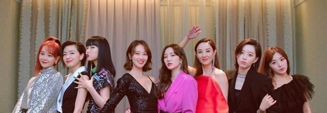 吴昕|张雨绮首轮公演，一身荧光绿超嫩太甜美！终于能看出比吴昕小4岁