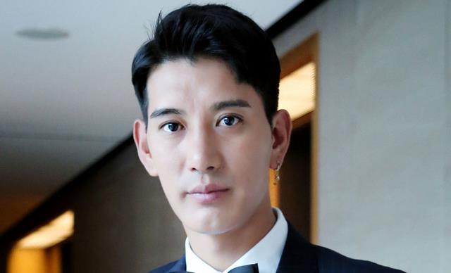 蒲巴甲|蒲巴甲点赞郑爽丑闻，十年前因走红毯产生过节，如今“大仇已报”