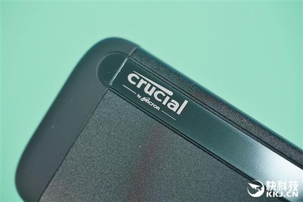 ssd|速度达1GB/s！英睿达X8移动SSD 2TB图赏：4寸手机大小