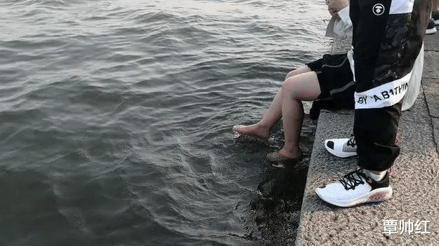 【西湖】五一节假日西湖的情景，让杭州人心里有点不舒服：天再热，也不能这样啊