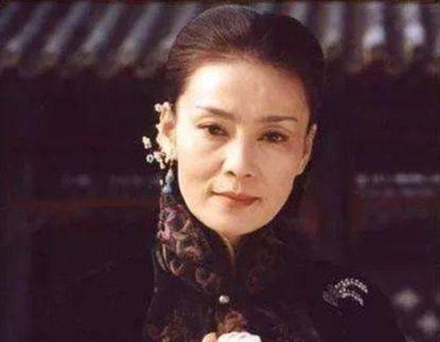 潘虹|潘虹离婚后，朱军：若不是因为年龄差距太大，一定会去追求你