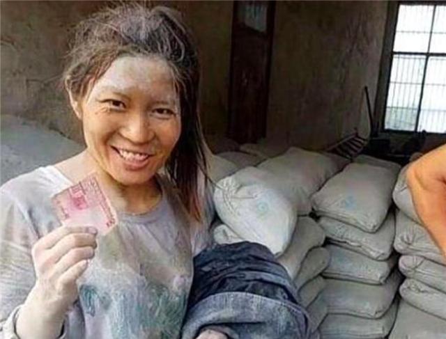 西施▲3年前，那个装惨骗观众同情，爆红网络的“水泥西施”，现状如何