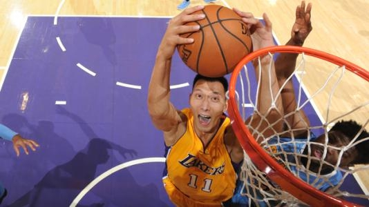 [易建联]当初湖人给了800万合同挽留易建联，为何阿联仍然执意离开？