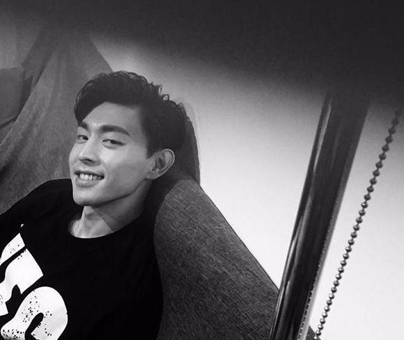 『』带你看看邓伦现实的家，家里有独立音乐房和化妆间，装修太霸气了